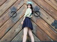 「現役のJKかと思った」足立梨花、ディズニーで圧巻の美脚あらわに！ 「21歳に見える」「足ながっ」