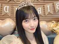 AKB48新センター・佐藤綺星、20歳の誕生日ショット公開！ 「ティアラ凄く似合ってる」「おめでとう！」