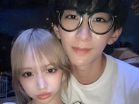 「全員美男美女」16歳で出産した人気モデル、ディズニーでの家族写真に反響！ 「相変わらずらぶらぶ」