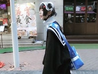 「まさにスタイルの先駆者」あの、流行先駆けのファッションセンスに反響！ 「トレンドを作っている」