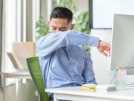 「とても臭い日本人上司、どう対処すればいいでしょうか？」外国人が解決策を募る。「日本人は無臭だと…」