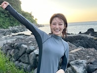 井上咲楽、伊豆大島で太もも際立つ美脚を披露！ 「どんどん綺麗になっていますね」「凄え可愛い」