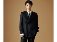 「ビジュ最強」沢村一樹の息子・野村康太、圧巻スタイルのモデルショットに絶賛の声！ 「いい男すぎ」