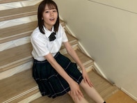 「Jkもまだまだイケるね」川口葵、制服姿で美脚を披露！ 「激カワです！！」「ちょい口開けナイスです」