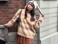 人気インフルエンサー、美脚見せ&“手作り被り物”コーデに反響！ 「ビジュめちゃくちゃよすぎん」