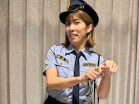 「クオリティ高っ」吉田沙保里、ミニスカポリス姿で美脚披露！ 「逮捕されたい」「素晴らしい美脚」