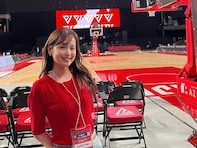 渡邊雄太の妻・久慈暁子、Bリーグ観戦ショットが大反響！ 「めっちゃかわいい」「綺麗なお姉さん」