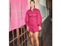 「女神に見える」すみれ、超ミニ丈から美脚を披露し大反響！ 「ムッチャ可愛い」「美しい」