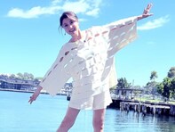 「スタイルめちゃくちゃいい」藤原紀香、ショーパンから美脚を披露！ 「足長すぎ」「変わらぬ美脚」