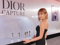 「お美しい」島袋聖南、美背中が際立つドレスショット公開！ 「Dior」イベント出席で美肌披露