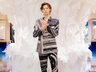 「お顔小さい」窪塚洋介の長男・愛流、圧巻のスーツ姿に「王子様みたい」「自慢の推し」と称賛の声！