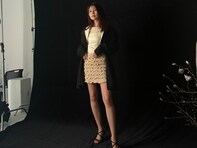 「雑誌かな？ドラマかな？」有村架純、圧巻の美脚際立つソロショットに「かっこよすぎ」と反響！