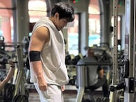 「やっぱりまだ王騎！」56歳・大沢たかお、筋肉隆々な“イケオジ”ショットに「20代にみえます」の声