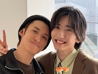 「みちこじ尊い」道枝駿佑、表紙写真を撮影したSnow Man・向井康二との仲良しツーショットを公開！