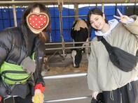 「顔ちっちゃい」新川優愛、一般人の友人とのプライベートショットに反響！ 「プライベートも可愛い」