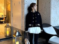 板野友美、超ミニスカの黒タイツで圧巻の美脚を披露！ 「素敵なコーデでお似合い」「可愛いともちゃん」