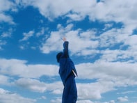 「本物のメダリスト出てんのやばすぎ」米津玄師のMVに羽生結弦登場！ 4回転ルッツ披露にネット騒然