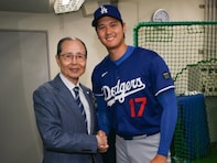 「夢の共演！」大谷翔平、球界レジェンドとの豪華ツーショットに大反響！ 「素敵すぎるツーショット」