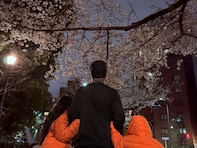 「家族4人になって夜桜散歩」田村淳、娘2人と夜桜ショット公開「いい写真すぎる」「めちゃめちゃ素敵」