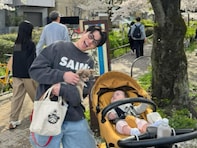 藤森慎吾、家族でお花見＆娘の“寝返り達成”を顔出しで報告！ 「可愛すぎる」「ものすごく親近感」