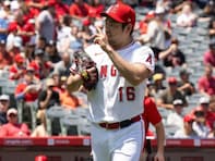 「マジで?! すげー 菊池さん」エンゼルス、菊池雄星の“神技”に日本語で驚く「めちゃくちゃカッコいい」