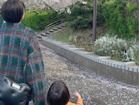 「本当に濱口パパにそっくり」南明奈、息子との散歩ショット披露！ 「とても可愛いです」「めんこい」