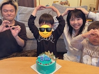「セカパは？」あやなん、東海オンエアの元夫＆子どもとの誕生日ショット公開「また集結してて嬉しい」