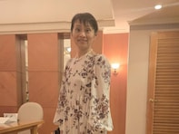 「スナイデル？」石破首相が撮影した佳子夫人の「花柄ワンピース」に注目集まる。「ドレス可愛い」