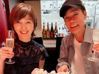 「愛でいっぱい」人気お笑い芸人、夫婦ショットで結婚20周年を報告！ 「ほっこりしました」