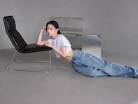 「どーゆう写真の撮り方？笑」山本舞香、圧巻スタイル披露もツッコミ殺到「いや冷静に見たら何しょん」