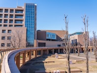 「国際的なキャリアを築けると思う日本の大学」ランキング！ 2位「東京外国語大学」、1位は？