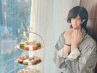 「加工が怖すぎる」イケメン俳優の“20頭身”ショットにツッコミ殺到「すごい、手が大きいんですね」