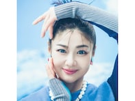 「化粧品の宣伝かと」55歳の美魔女芸人、別人級ショットを公開し称賛の声！ 「もう息がとまる」