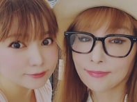 「姉妹に見える〜」中川翔子、美人母とのプライベート旅行ショットを公開！ 「友達のような親子」
