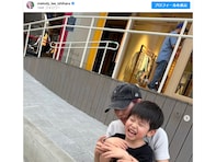 「いつのまにかこんなに大きく！」MIYAVIの妻・melody.、息子を抱き締める姿を披露「MIYAVIかと思った」