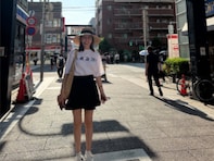 「46歳なんてこの世のバグ」矢田亜希子、ミニスカからほっそり美脚を披露！ 「まるで少女」