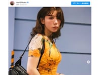 「似合いすぎててびびる」仲里依紗のボディライン際立つ姿「お腹ペッタンコすぎる」「スタイル良すぎ」