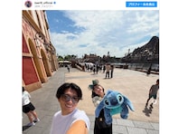 「完璧なカップル過ぎて泣く」サッカー日本代表、美人妻とのラブラブショットに反響「意味わからんくらい可愛い」