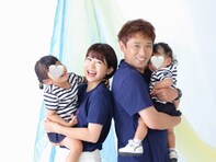 「プロマイド希望」人気芸人の美人妻、夫&2人の娘との家族写真に反響！ 「家族って良いね」「癒される」