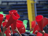 スポーツ中継や邦画を見ていて外国人が不思議に思う「どうして日本人男性は、すぐ泣くの？」