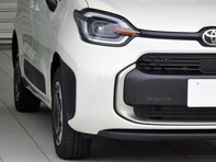 「女性が乗っていたら似合う」と思うトヨタの車ランキング！2位「シエンタ」、1位は？
