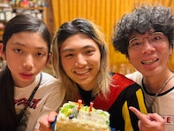 「イケメンに育って…」片桐仁、長男の誕生日に家族ショット公開！ 「幸せ家族だなぁ」「もう21⁉」