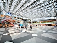 【2025年調査】「到着後すぐ旅行気分を味わえると思う空港」ランキング！ 2位「新千歳空港」、1位は？