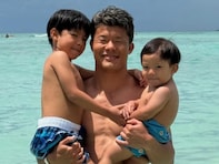 「パパの顔だな〜」亀田和毅、息子2人との家族ショット公開！ 「色んな事に気づかされた旅行やった」