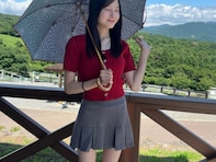 「痩せすぎじゃない？！」本田紗来、ミニスカからほっそり美脚披露で反響！ 「ほんと大人っぽくなったよね」