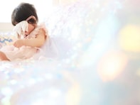 峯岸みなみ、娘の1歳バースデーフォトを公開！ ファンのおすすめスタジオで撮影し「※PRじゃないよ！」