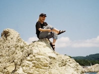 「絶妙な笑顔w」ラランド・サーヤ、夏を満喫するプライベートショット公開！ 「楽しんでてかわいい」