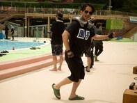 「許してくれる懐の深さに感動」岡田准一、ローカルCMと“まさかのコラボ”で話題！ 「さすが世界のm」