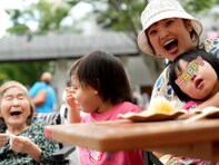 柳原可奈子、“95歳と5歳と2歳”の家族顔出しショット公開「何代も続く幸せ」「お婆ちゃまも素晴らしい」