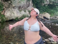 餅田コシヒカリ、“100キロ女子”の水着姿を公開「哀愁ある背中に笑ってしまったw」「後ろ姿可愛すぎる」